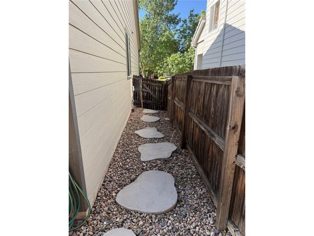 6827 W Rockland Pl, Littleton, CO 80128