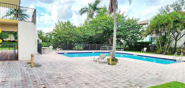 4725 SW 62nd Avenue 103, Davie, FL 33314
