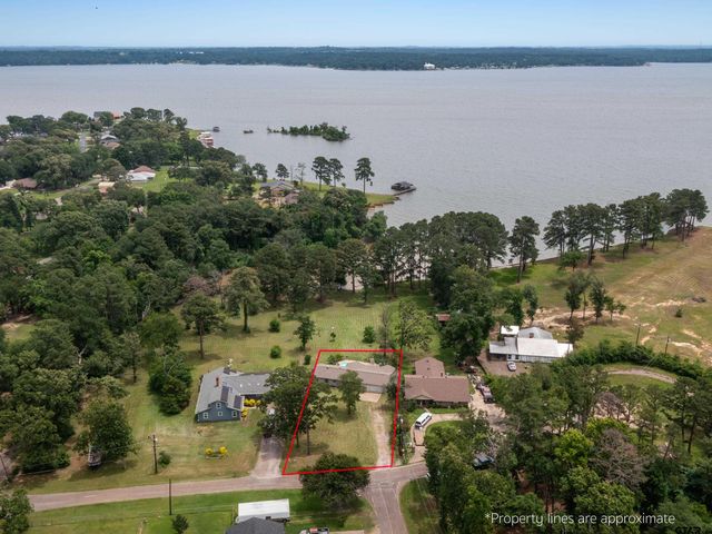 1915 Big Eddy Circle, Chandler, TX 75758