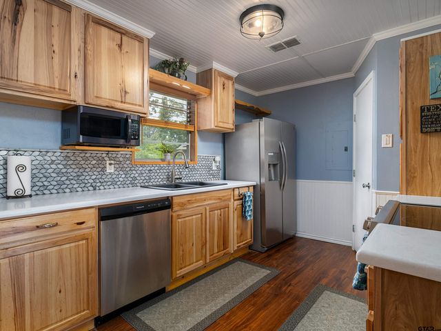 1915 Big Eddy Circle, Chandler, TX 75758