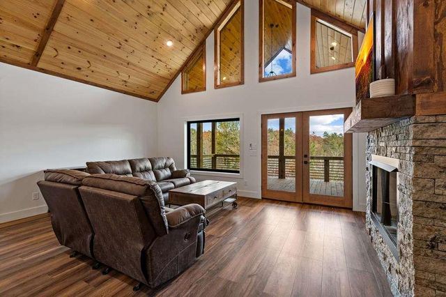 100 Walnut Trace, Mineral Bluff, GA 30559