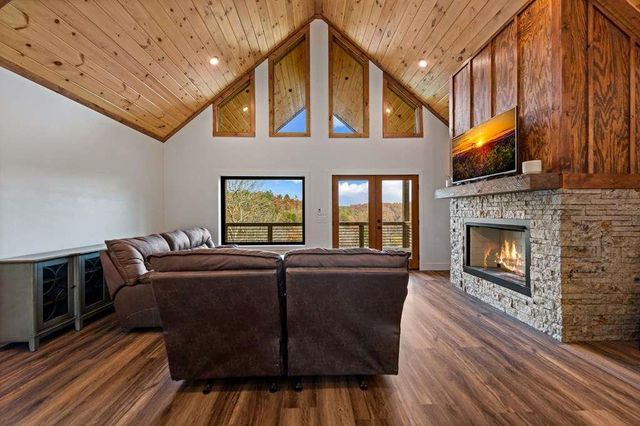 100 Walnut Trace, Mineral Bluff, GA 30559