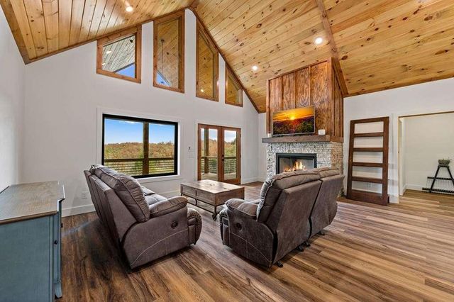 100 Walnut Trace, Mineral Bluff, GA 30559