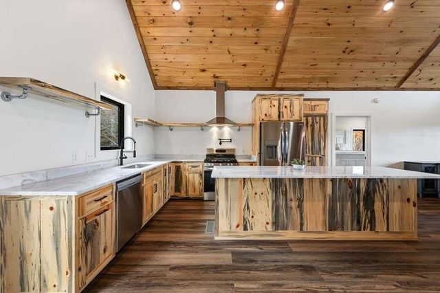 100 Walnut Trace, Mineral Bluff, GA 30559