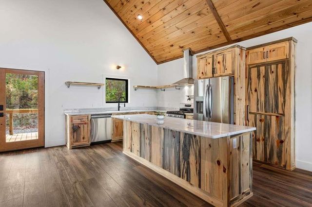 100 Walnut Trace, Mineral Bluff, GA 30559