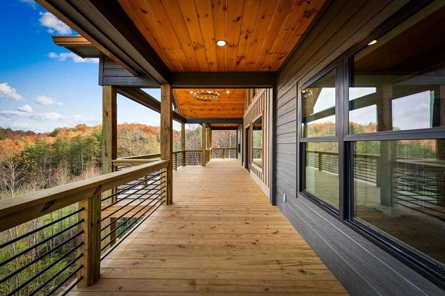 100 Walnut Trace, Mineral Bluff, GA 30559