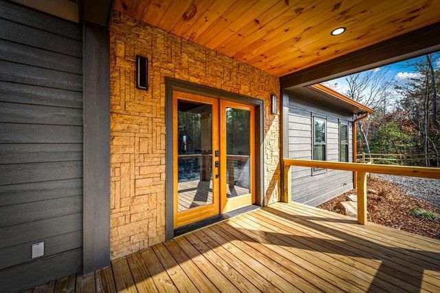 100 Walnut Trace, Mineral Bluff, GA 30559