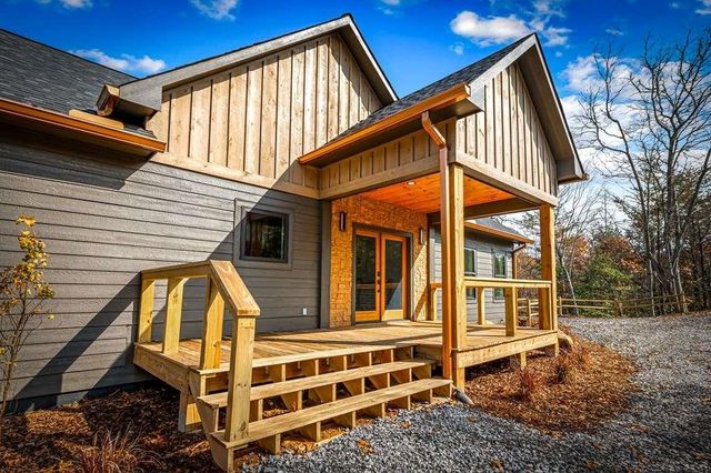 100 Walnut Trace, Mineral Bluff, GA 30559