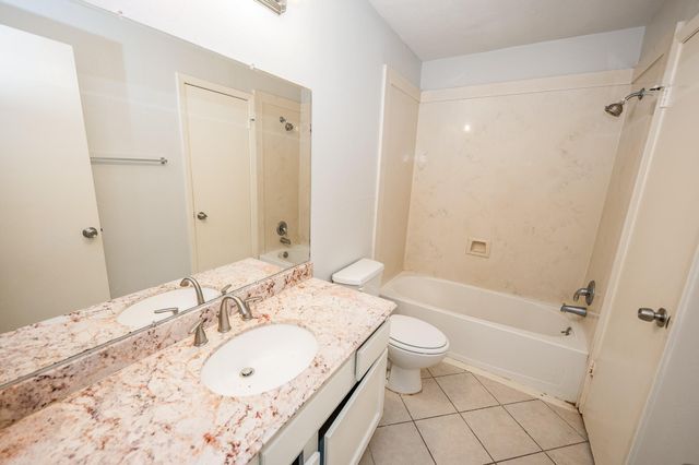 2711 Grants Lake Boulevard 202, Sugar Land, TX 77479