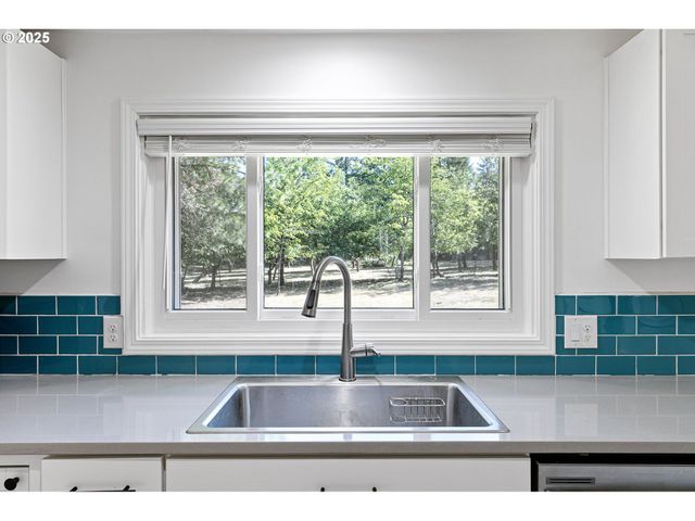 25412 JEANS Rd, Veneta, OR 97487