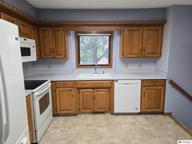 13206 S 35th Street, Bellevue, NE 68123