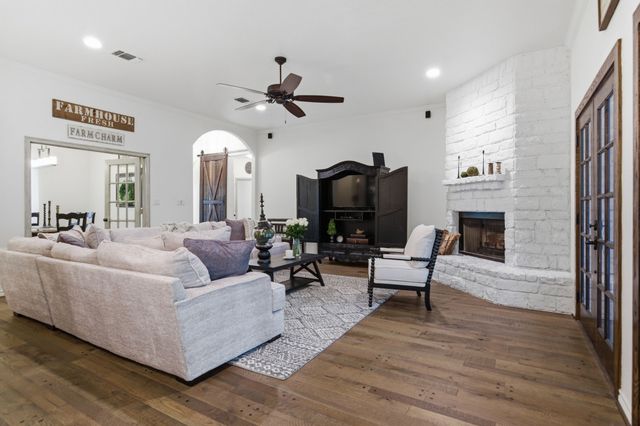 1012 Vista Hills Drive, Reno, TX 76082