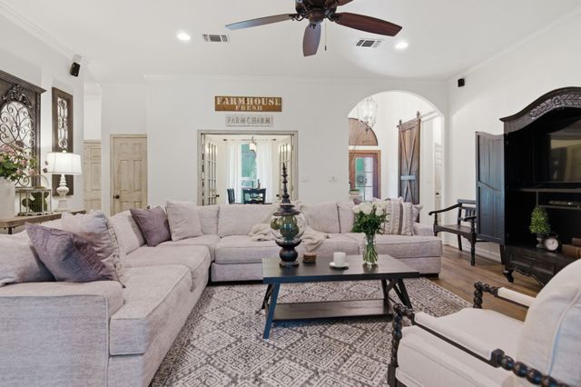 1012 Vista Hills Drive, Reno, TX 76082