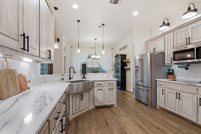 1012 Vista Hills Drive, Reno, TX 76082