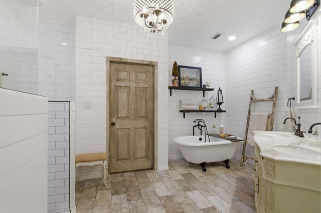 1012 Vista Hills Drive, Reno, TX 76082