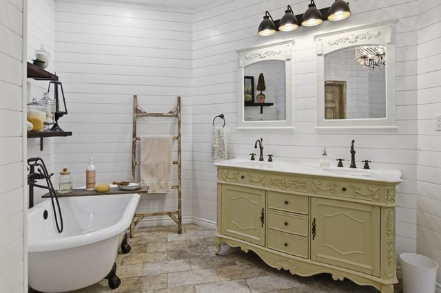 1012 Vista Hills Drive, Reno, TX 76082