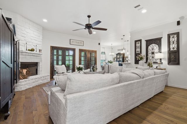 1012 Vista Hills Drive, Reno, TX 76082