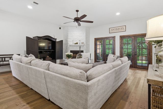 1012 Vista Hills Drive, Reno, TX 76082