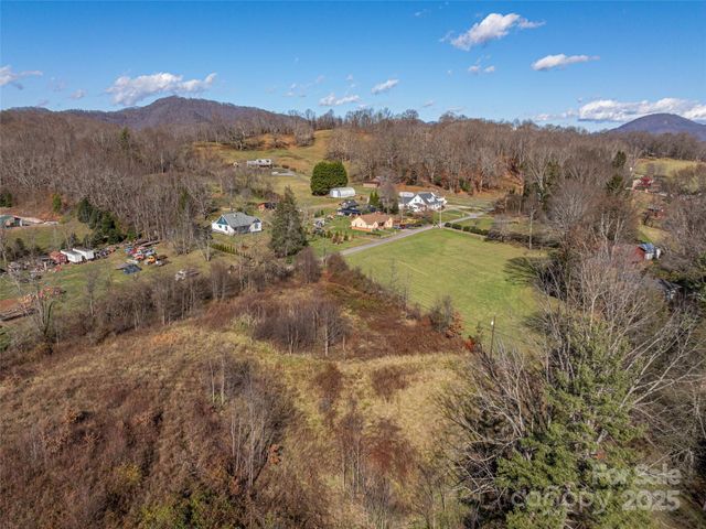 000 Calhoun Road, Waynesville, NC 28786