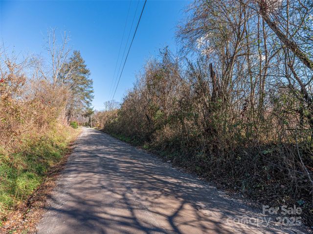 000 Calhoun Road, Waynesville, NC 28786