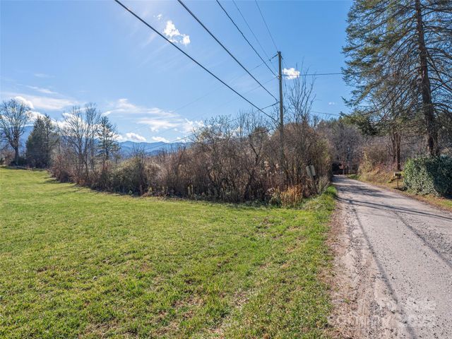000 Calhoun Road, Waynesville, NC 28786