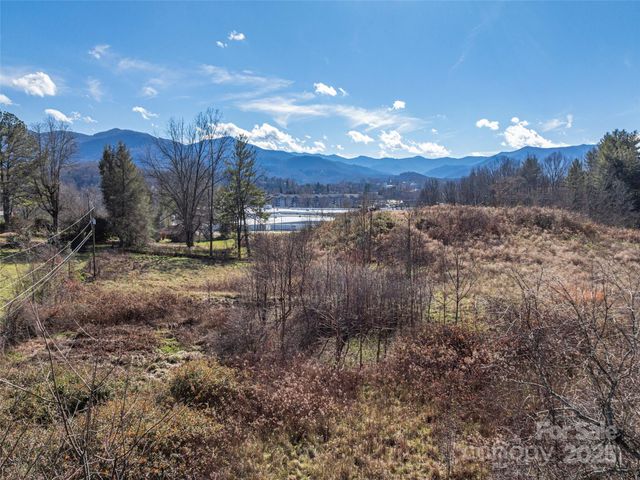 000 Calhoun Road, Waynesville, NC 28786