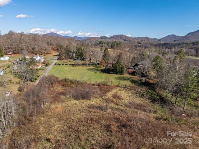 000 Calhoun Road, Waynesville, NC 28786