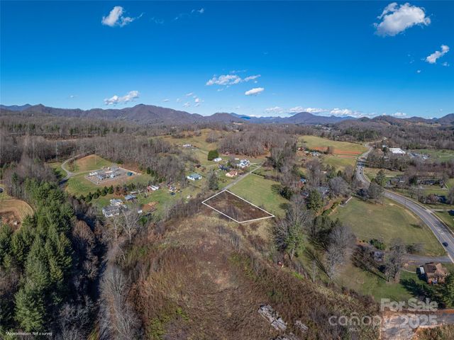 000 Calhoun Road, Waynesville, NC 28786