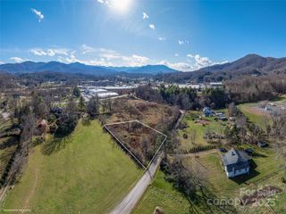 000 Calhoun Road, Waynesville, NC 28786