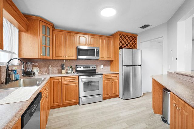 2149 W Discovery Cir W, Deerfield Beach, FL 33442