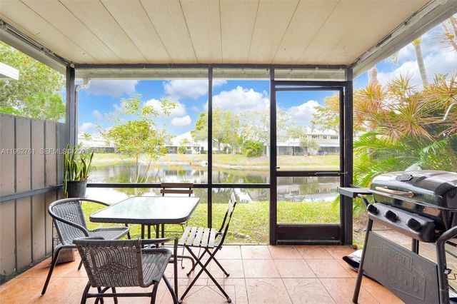 2149 W Discovery Cir W, Deerfield Beach, FL 33442