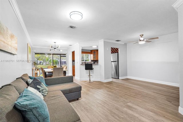 2149 W Discovery Cir W, Deerfield Beach, FL 33442