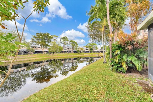 2149 W Discovery Cir W, Deerfield Beach, FL 33442