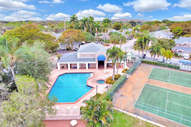 2149 W Discovery Cir W, Deerfield Beach, FL 33442