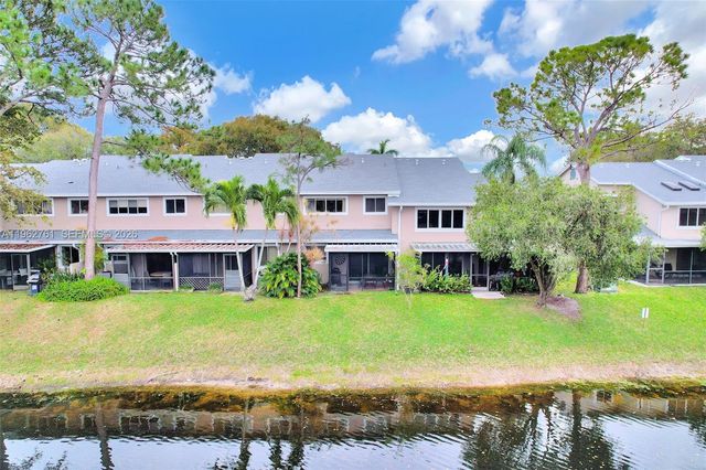 2149 W Discovery Cir W, Deerfield Beach, FL 33442