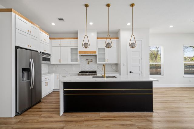 306 E 40th Street A, Houston, TX 77018