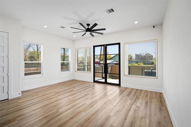 306 E 40th Street A, Houston, TX 77018