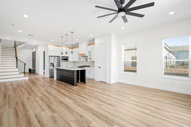 306 E 40th Street A, Houston, TX 77018