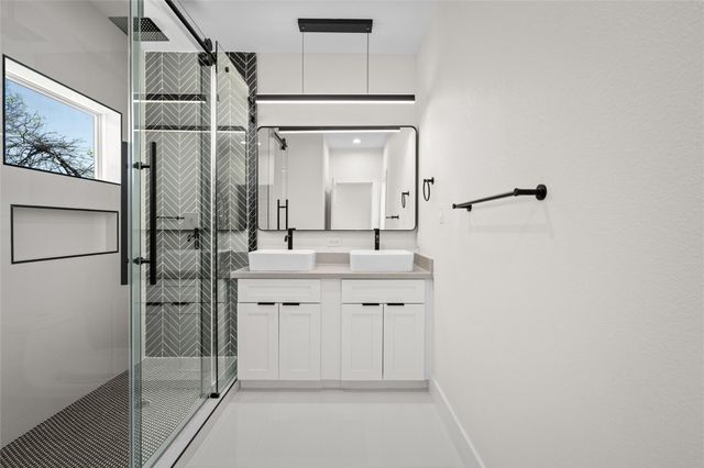 306 E 40th Street A, Houston, TX 77018