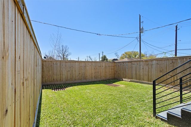 306 E 40th Street A, Houston, TX 77018