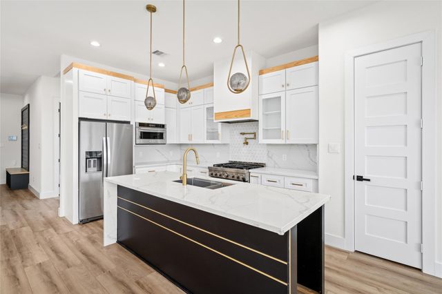 306 E 40th Street A, Houston, TX 77018