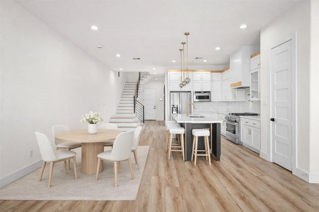 306 E 40th Street A, Houston, TX 77018