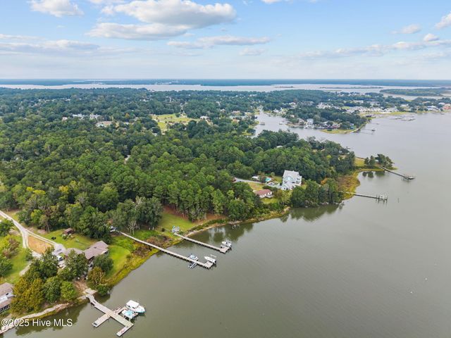 128 Missie Cove Lane, Sneads Ferry, NC 28460
