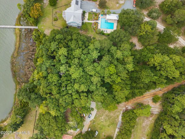 128 Missie Cove Lane, Sneads Ferry, NC 28460