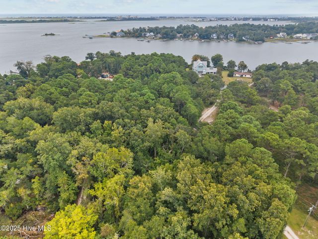 128 Missie Cove Lane, Sneads Ferry, NC 28460