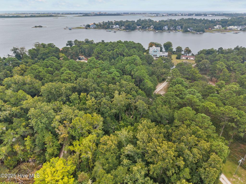 Image 46 of property listing at 128 Missie Cove Lane, Sneads Ferry, NC 28460