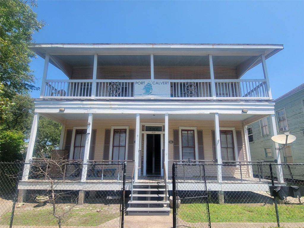 1910 Ursuline 7, Galveston, TX 77550