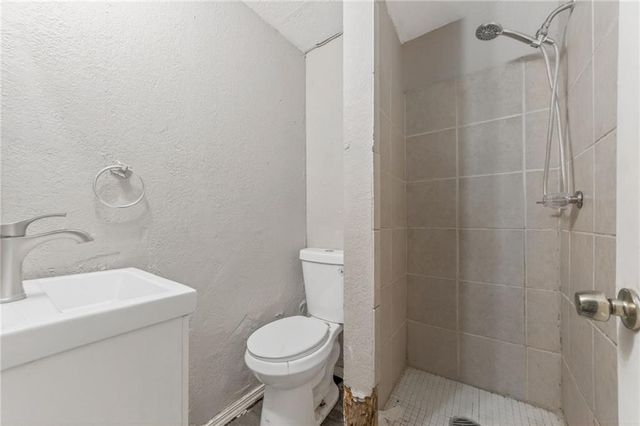 4423 FLORA Avenue, Kansas City, MO 64110