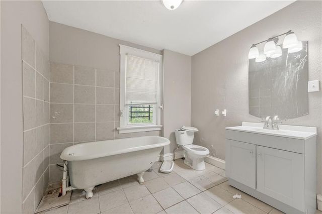 4423 FLORA Avenue, Kansas City, MO 64110