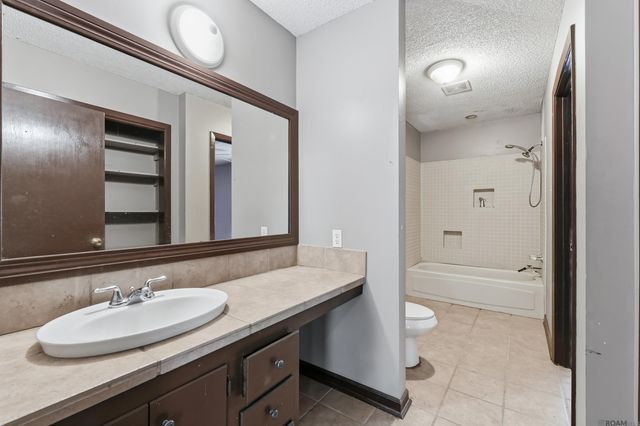 535 Avenue G, Port Allen, LA 70767